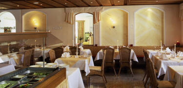 Das Frühstück und das 4-Gänge-Menü am Abend im Hotelrestaurant sind ein Genuss für alle Gourmets.