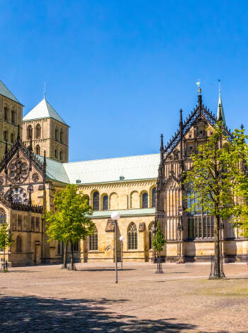 Besök Saint Paulus-katedralen i närliggande Munster.