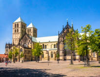 Besuchen Sie den St.-Paulus-Dom im nahe gelegenen Münster.