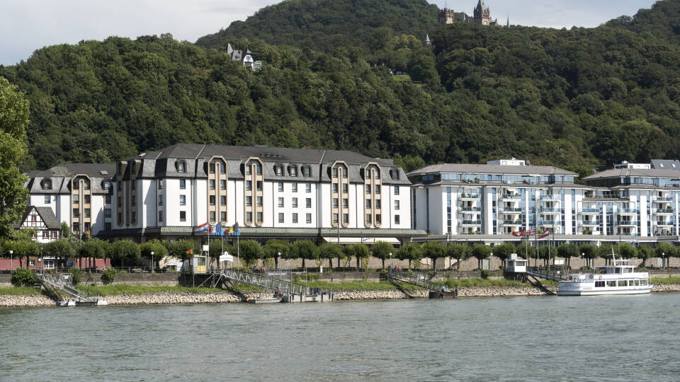 Das Maritim Hotel Königswinter liegt direkt am Rhein und bietet einen fantastischen Blick auf den Fluss.