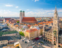 Fra hotellet kan du enkelt og raskt gå inn til den vakre hovedstaden i Bayern.