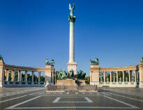Bo centralt och bekvämt vid Hjältetorget med närhet till flera av Budapest sevärdheter.
