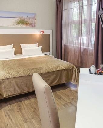 Die stilvollen Doppelzimmer bieten einen komfortablen Rahmen für Ihren Aufenthalt in Deutschlands zweitgrößter Stadt.