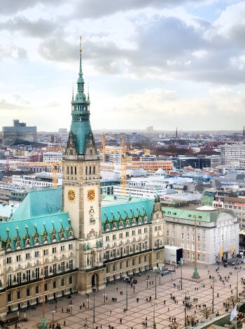 Hamburg är en vacker stad som har något för alla. Här finns både kulturupplevelser och shoppingmöjligheter.