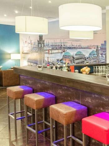 I hotellets mysiga bar kan du njuta av en öl eller en uppfriskande drink.