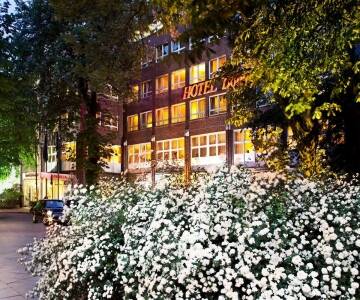 Kun 3 km fra sentrum er dette 4-stjerners hotellet et perfekt utgangspunkt for å utforske Hamburg.