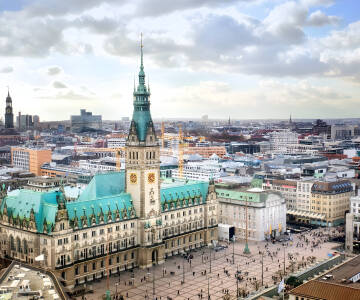 Hamburg är en vacker stad som har något för alla. Här finns både kulturupplevelser och shoppingmöjligheter.