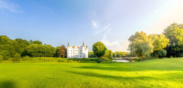 Machen Sie einen Ausflug in die Nachbarstadt Ahrensburg und bewundern Sie das beindruckende Schloss aus dem 16. Jahrhundert.