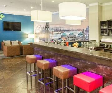 I hotellets koselige bar kan du nyte en øl eller en frisk drink.