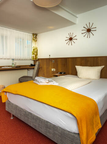 Das Wanderhotel Sonnebergbaude bietet eine Vielzahl von Zimmertypen, darunter auch geräumige Unterkünfte für bis zu vier Personen.