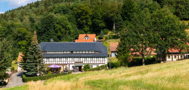 Das traditionelle Hotel liegt perfekt in einer Region, die Besuchern die einzigartige Möglichkeit bietet, sich an der Schnittstelle zwischen Deutschland, Polen und Tschechien zu befinden.