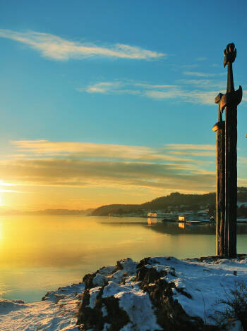 Utforsk monumentet Sverd i fjell
 eller opplev attraksjonene i Kongeparken.