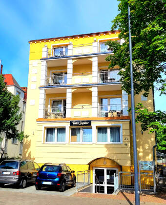 Hotel Villa Jupiter ligger ca 1,5 km från Swinoujscies centrum, nära den tysk-polska gränsen vid Östersjökusten.