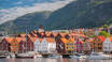 Hotellet är centralt beläget i den norska hamnstaden Bergen som bjuder på vacker arkitektur.