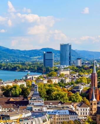 Nyt et billig opphold i Bonn og ta en spasertur langs Rhinen.
