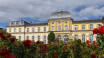 Här bor ni nära den botaniska trädgården i Bonn och slottet Poppelsdorf.