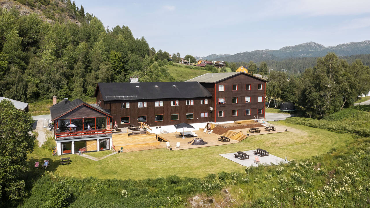 Austbø Hotell er et familievenligt hotel med personlig service i en afslappende og uformel atmosfære.