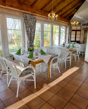Hotellpaketet inkluderar frukost, middag, en välkomstdrink och en fika.
