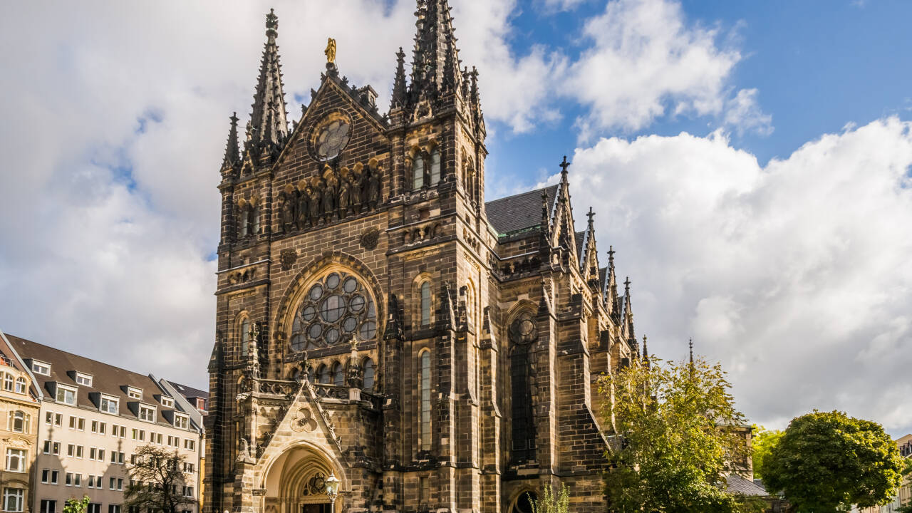 Bybildet i Leipzig er preget av mange kirker med fascinerende historie og arkitektur.
