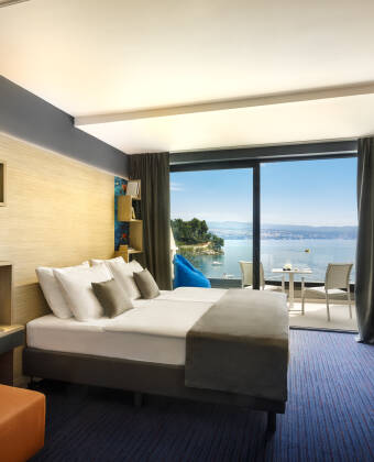 Das Hotel bietet komfortable, moderne Zimmer, in denen Sie Ihren Urlaub entspannt verbringen können.