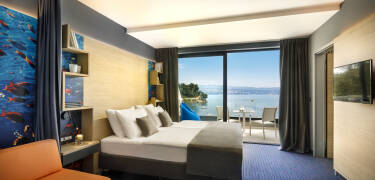 Das Hotel bietet komfortable, moderne Zimmer, in denen Sie Ihren Urlaub entspannt verbringen können.