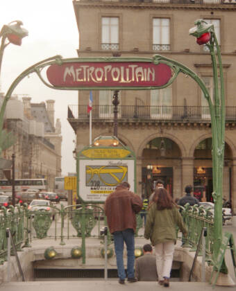 Med metroen kommer du deg raskt til sentrum av Paris.
