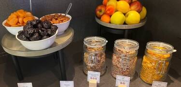 Start dagen med en solid frokost før du drar ut for å utforske byen.
