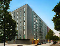 Det moderne Super 8 by Wyndham-hotel ligger perfekt beläget  i centrala Hamburg