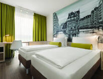 In Ihrem klimatisierten, gemütlichen Hotelzimmer entspannen Sie nach einem aufregenden Tag in der Hansestadt.
