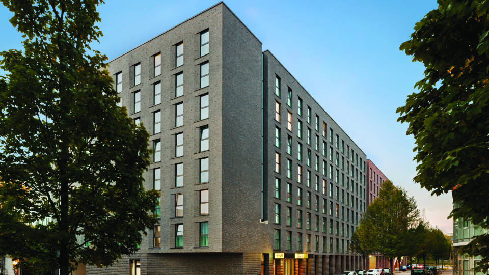 The modern Super 8 by Wyndham hotel is perfectly located in the centre of Hamburg.