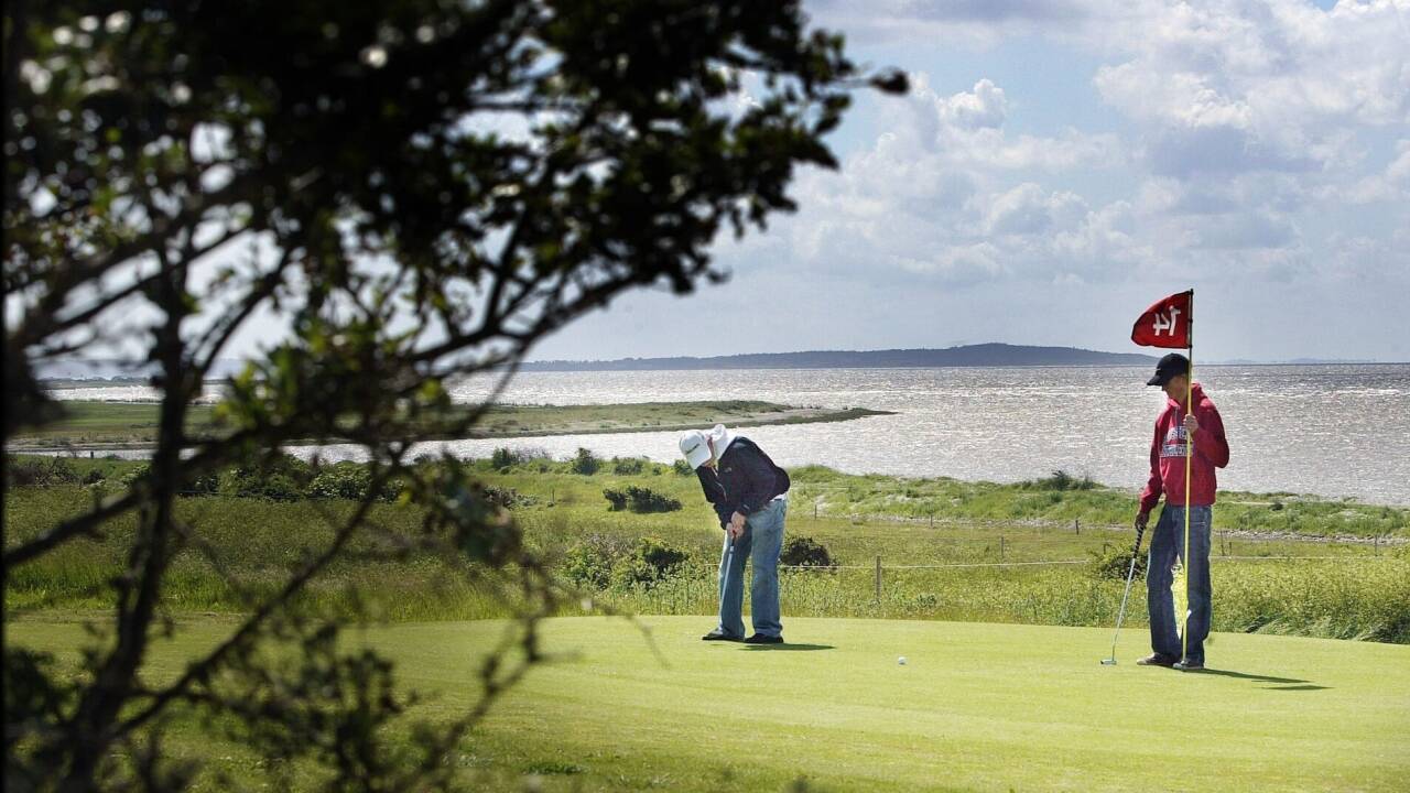Right next to the hotel is Løgstør Golf Club's 18-hole golf course, which stretches right down to the Limfjord.