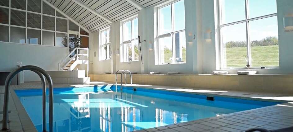 På hotellet har dere tilgang til en velværeavdeling med blant annet innendørs svømmebasseng, badstue, dampbad og mulighet for massasje.