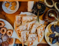 Beginnen Sie den Tag optimal: mit einem traditionellen tschechischen Frühstücksbuffet.