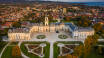 Slottet Festetics Palace i Keszthely är väl värt ett besök under er semester.