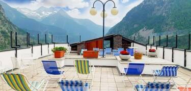 Hotellet har en nydelig stor panoramaterrasse hvor du kan kose deg med en drink. Prøv den tradisjonelle kaffen "grolla dell'amicizia".