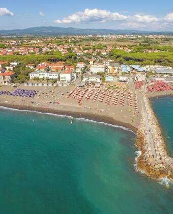 HG Hotel il Settebello is in the heart of the Tuscan Coast, only a few steps from the sea.