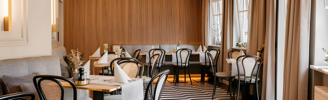 Oppholdet inkluderer en deilig middag som serveres i hotellets koselige restaurant, og du får også en lunsjpakke som du kan ta med deg om morgenen.