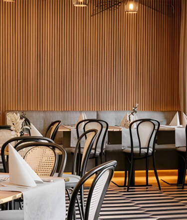 Oppholdet inkluderer en deilig middag som serveres i hotellets koselige restaurant, og du får også en lunsjpakke som du kan ta med deg om morgenen.