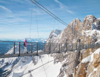 Besuchen Sie die aufregende Dachstein Gletscherwelt mit Sky Walk und Hängebrücke.