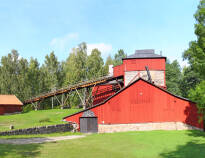 I Ängelsberg lidt øst for hotellet, finder I et UNESCO-listet gammelt jernværk og olieøen, som er verdens ældste bevarede olieraffinaderi.
