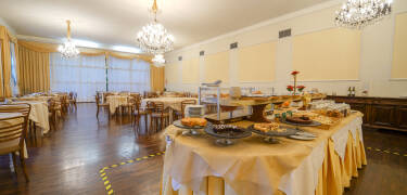 Enjoy Tuscan delicacies in the hotel restaurant.