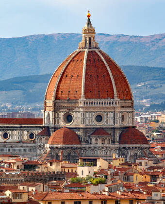 Take the opportunity to go on excursions to Pisa, Florence, Pistoia and Lucca.