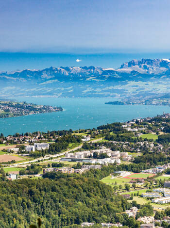Mövenpick Zurich Regensdorf har ett utmärkt läge för dem som vill njuta av Schweiz fantastiska naturområden.