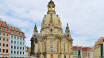 Den vackra kyrkan Frauenkirche ödelagdes år 1945 då den bombades men den återuppbyggdes igen år 2005.