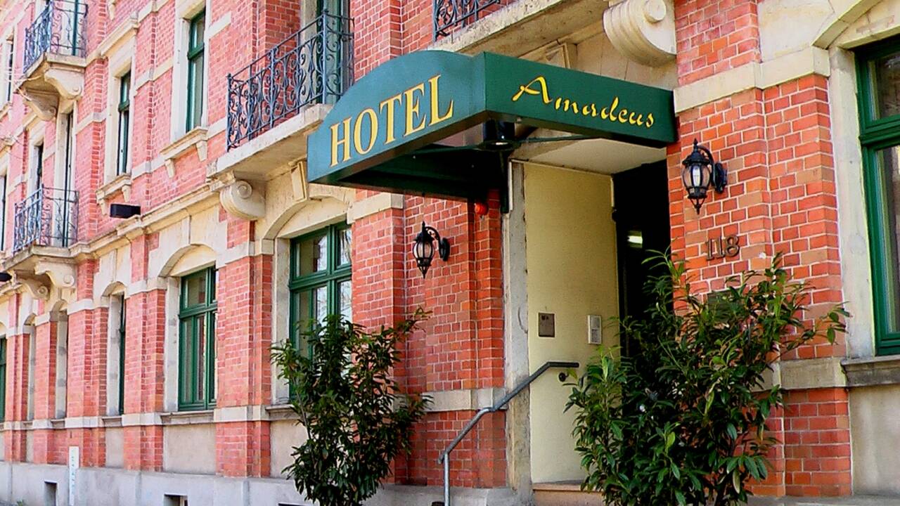 Det 3-stjernede Hotel Amadeus har en herlig beliggenhet i Dresden få kilometer fra sentrum og  nær den nærmeste S-bahn stasjonen.