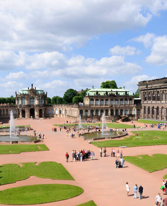 Der Zwinger ist einer von Deutschlands berühmtesten Barockbauten, angefüllt mit schönen Bildern, die Sie unter anderem im Zwinger-Museum betrachten können.