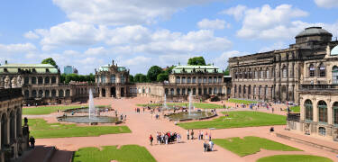 Der Zwinger ist einer von Deutschlands berühmtesten Barockbauten, angefüllt mit schönen Bildern, die Sie unter anderem im Zwinger-Museum betrachten können.