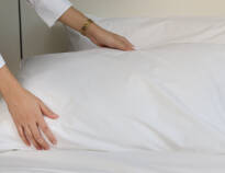 Wählen Sie ein optionales Kissen aus dem Kissenmenü des Hotels für besonders guten Schlaf.