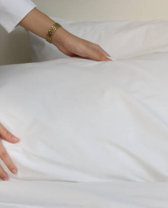 Velg en pute fra hotellets putemeny for å få en god natts søvn.