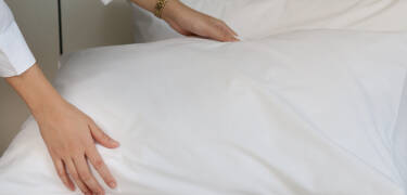 Wählen Sie ein optionales Kissen aus dem Kissenmenü des Hotels für besonders guten Schlaf.